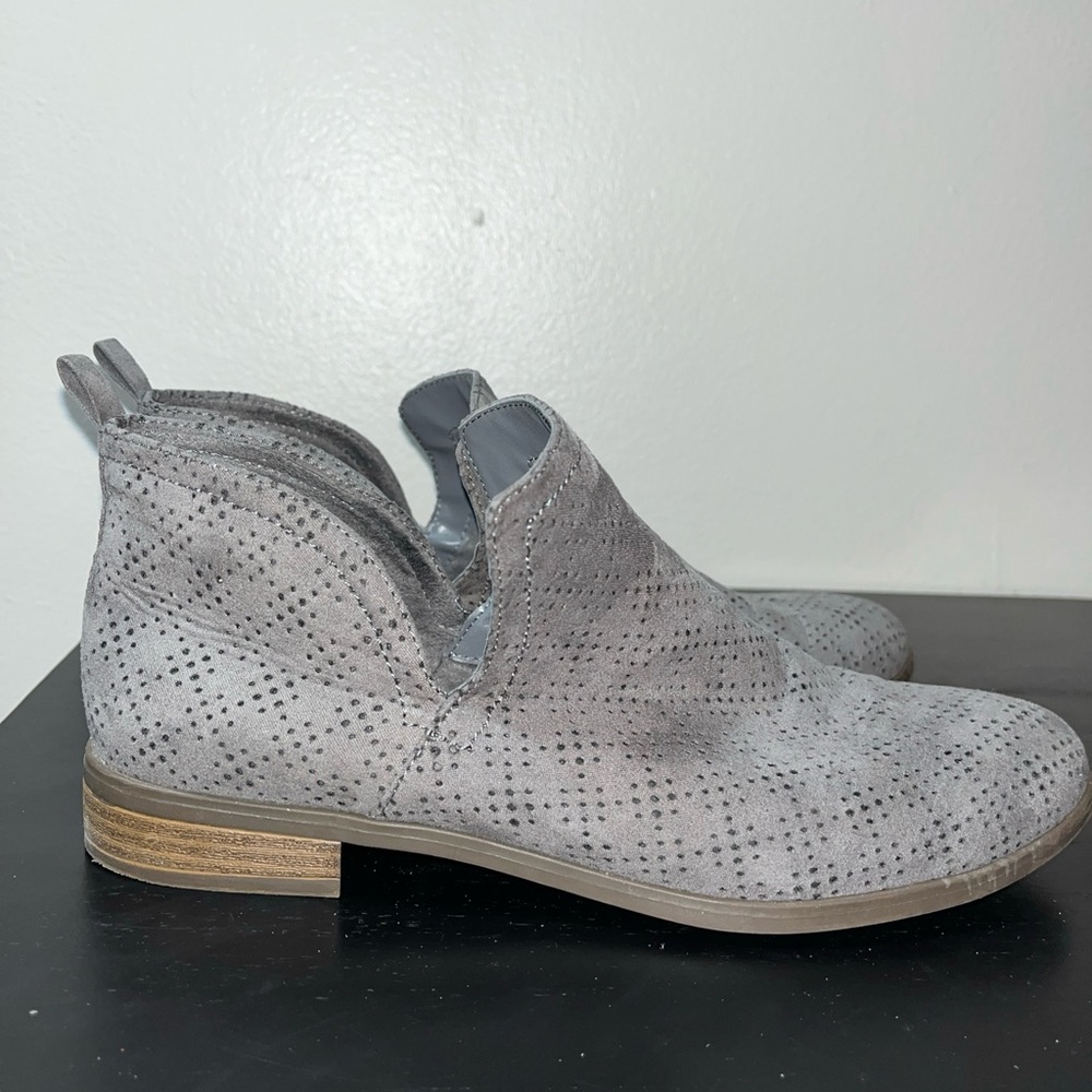 Dr Scholls Boots Women’s 8.5 Rise Ankle Booties Comfort Gray Perforated Pull On